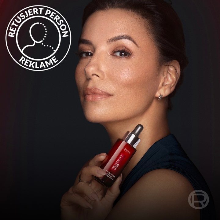 L'Oréal Paris Revitalift Laser 30 ml anti-age ansigtsserum i rød glasflaske holdt af en smilende kvinde