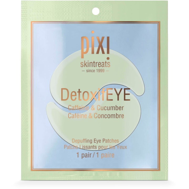Pixi DetoxifEye 1 par drænende øjenmasker i lysegrøn sachet med koffein og agurk der mindsker hævelser.