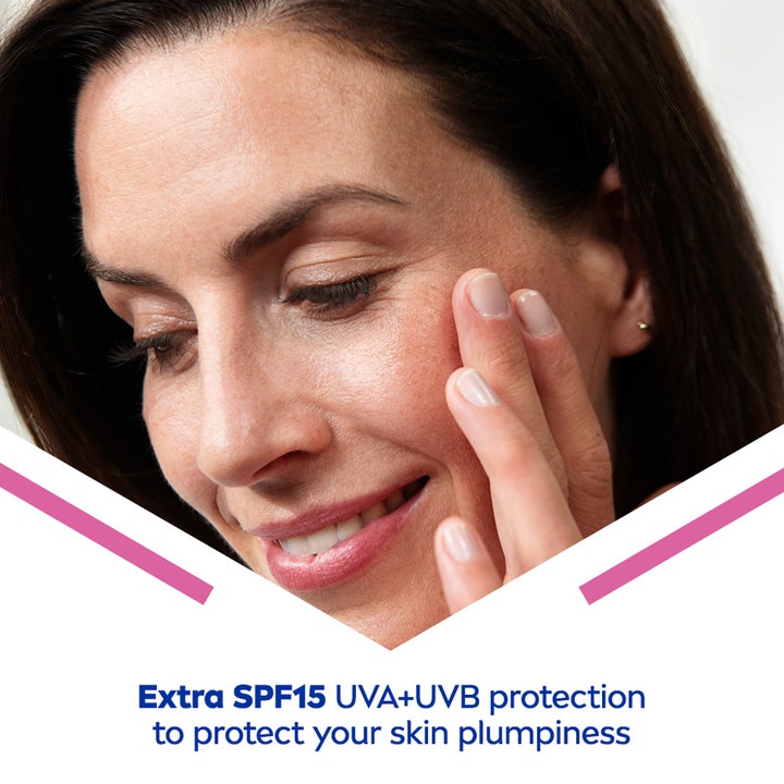 NIVEA Cellular Expert Filler 50 ml dagcreme giver fylde vist på smilende kvinde med SPF15 beskyttelse