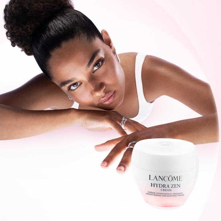 Lancôme Advanced Hydrazen Day Cream 75 ml fugtgivende ansigtscreme vist med en kvinde med sund hud