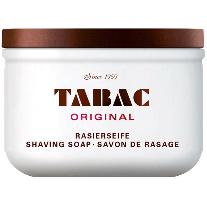 Tabac Original Shaving Soap barbersæbe skaber et fyldigt skum i en hvid krukke med brunt låg