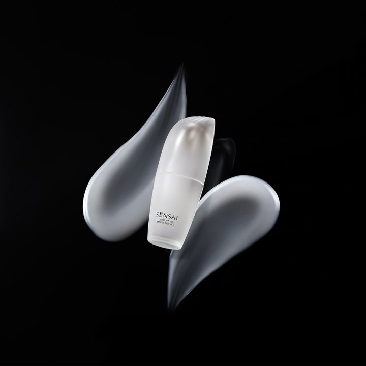 Sensai Comforting Barrier Essence 40 ml styrkende essence i frostet hvid flaske med svævende teksturstrøg