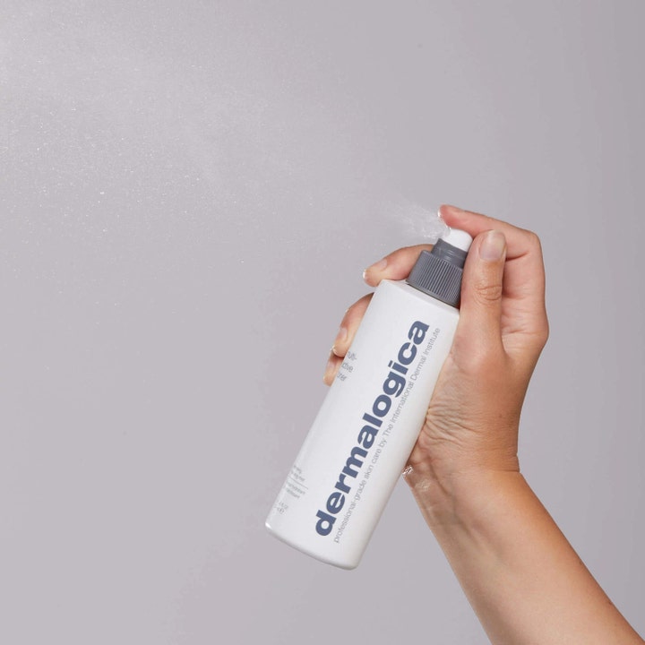 Dermalogica Multi-Active Toner 50 ml fugtgivende toner der sprayes som en fin tåge fra den hvide flaske