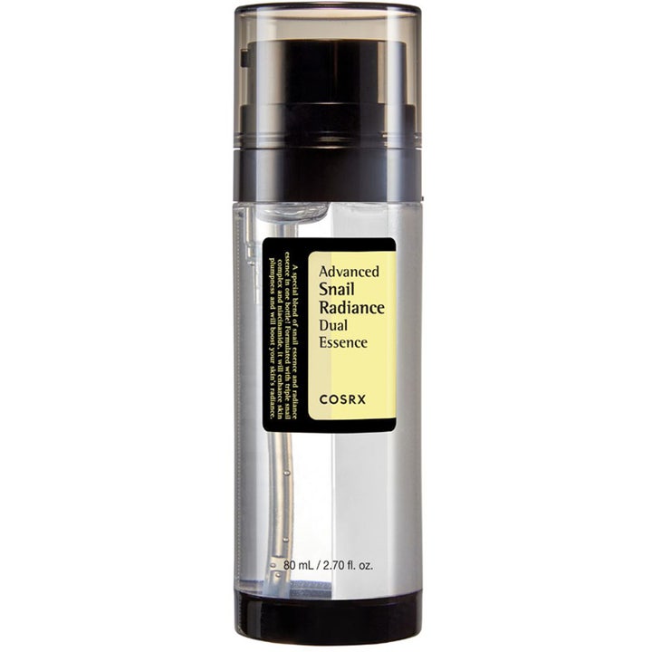 COSRX Advanced Snail Radiance Dual Essence 80 ml glødgivende serum i klar pumpeflaske med to synlige indre kamre.