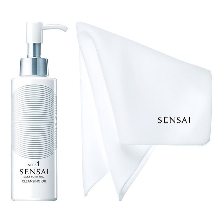 Sensai Silky Purifying Cleansing Oil 150ml rensende ansigtsolie i hvid pumpeflaske med hvid Sponge Chief klud
