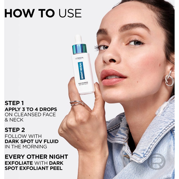 L'Oréal Paris Bright Reveal Niacinamide Serum 30 ml mod mørke pletter vist med model og påføringsguide