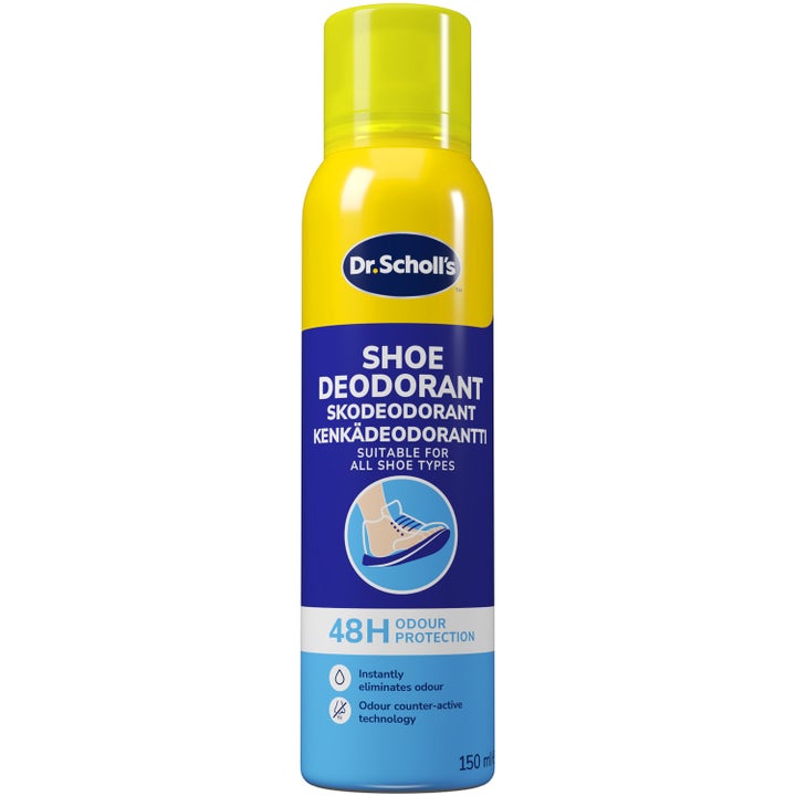 Dr. Scholl's Skodeodorant 150 ml giver friskhed i en gul og blå spraydåse med gult låg og illustration af en sko