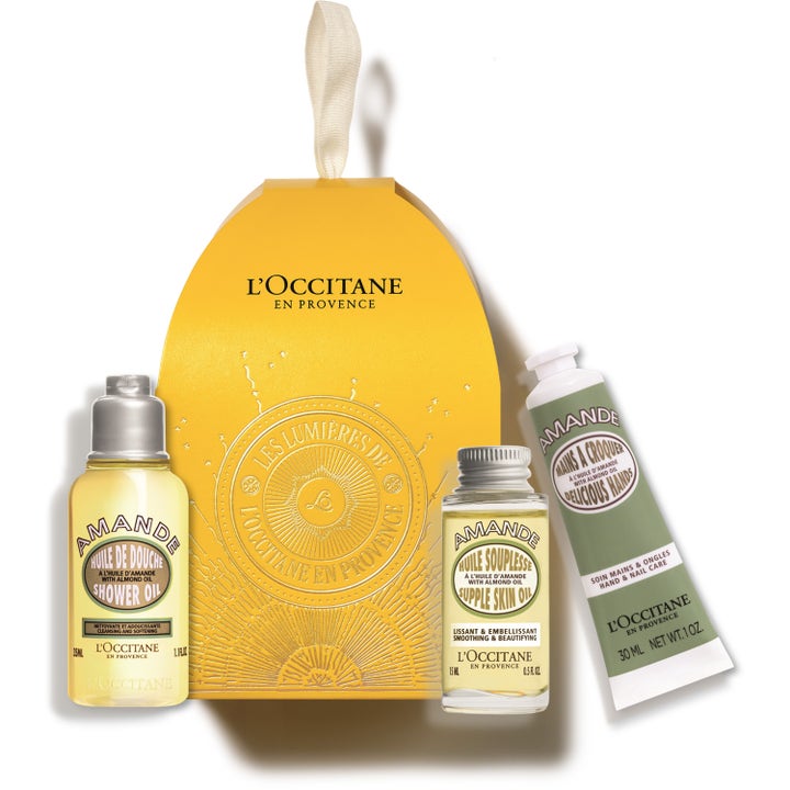 L'Occitane Amande Holiday Ornament 3 stk blødgørende kropspleje i gul gaveæske med shower oil kropsolie og håndcreme.