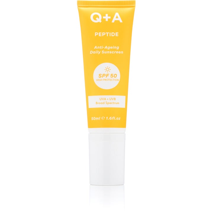 Q+A Peptide Anti-Ageing Daily Sunscreen 50ml ansigtssolcreme i gul tube med hvidt skruelåg