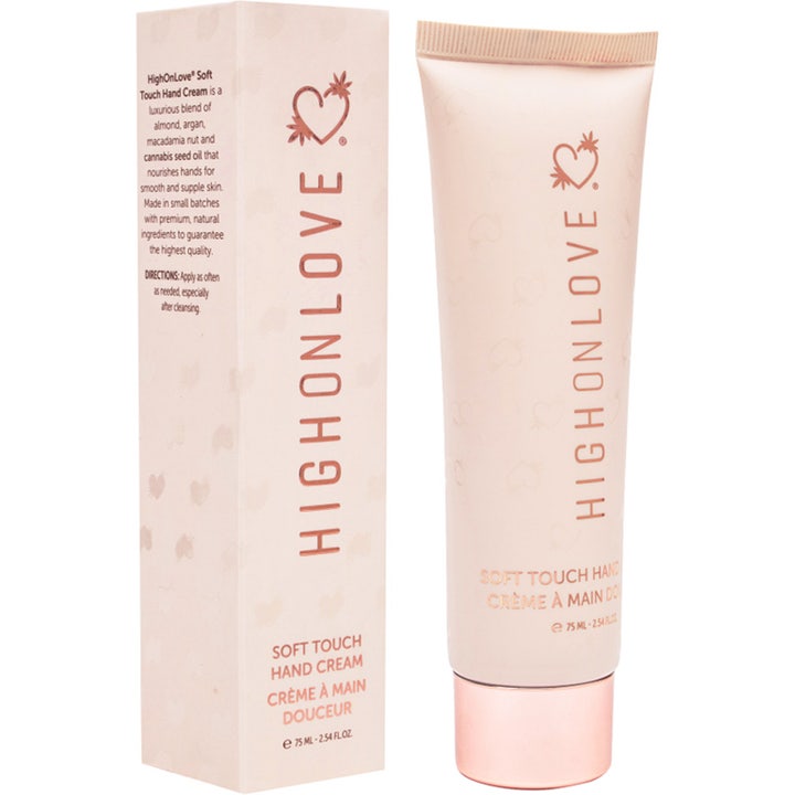 HighOnLove Soft Touch Hand Cream 75 ml nærende håndcreme i lyserød tube og æske med rose gold låg