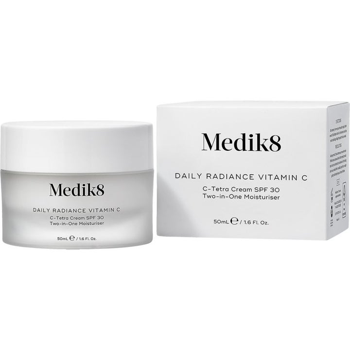 Medik8 Daily Radiance Vitamin C 50ml dagcreme med SPF 30 giver glød i frostet glaskrukke med hvid æske