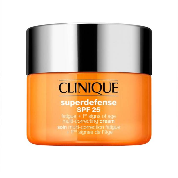 Clinique Superdefense SPF 25 multi-correcting cream mod træthedstegn i en orange krukke med blankt sølvlåg