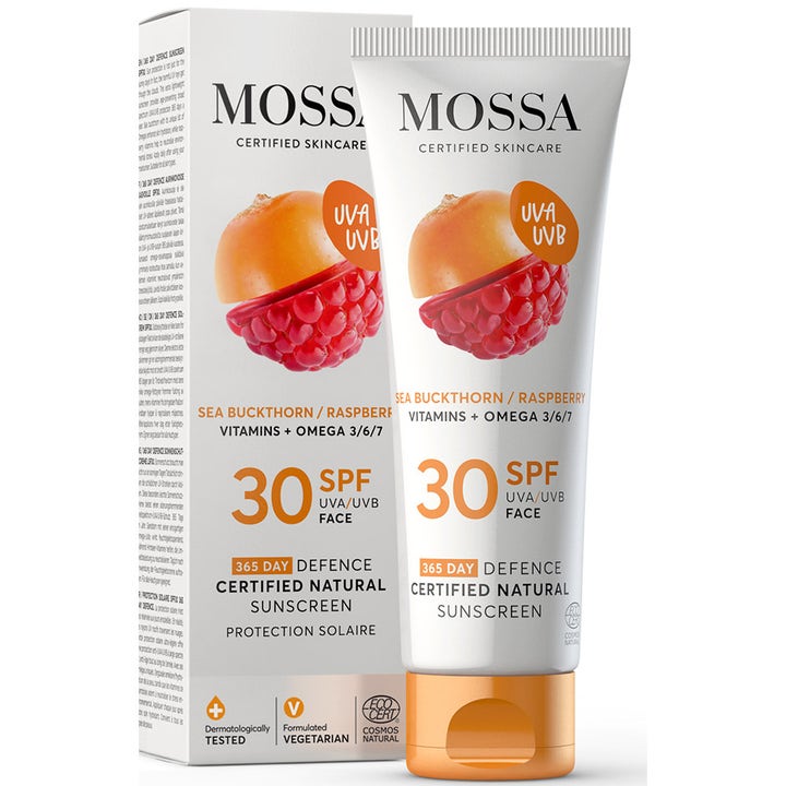 Mossa 365 Day Defence SPF 30 50 ml solcreme til ansigtet i hvid tube og æske med havtorn og hindbær