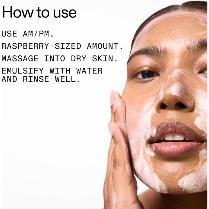 The INKEY List Oat Cleansing Balm 150 ml beroligende ansigtsrens påført ansigtet med trin for trin instruktioner