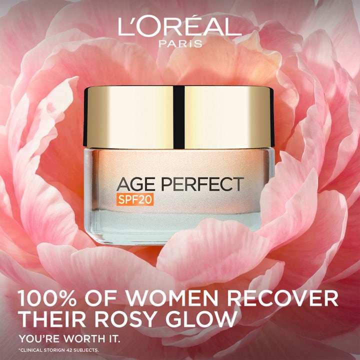 L'Oréal Paris Age Perfect Golden Age 50 ml dagcreme med SPF20 i glaskrukke med guldlåg i en lyserød blomst