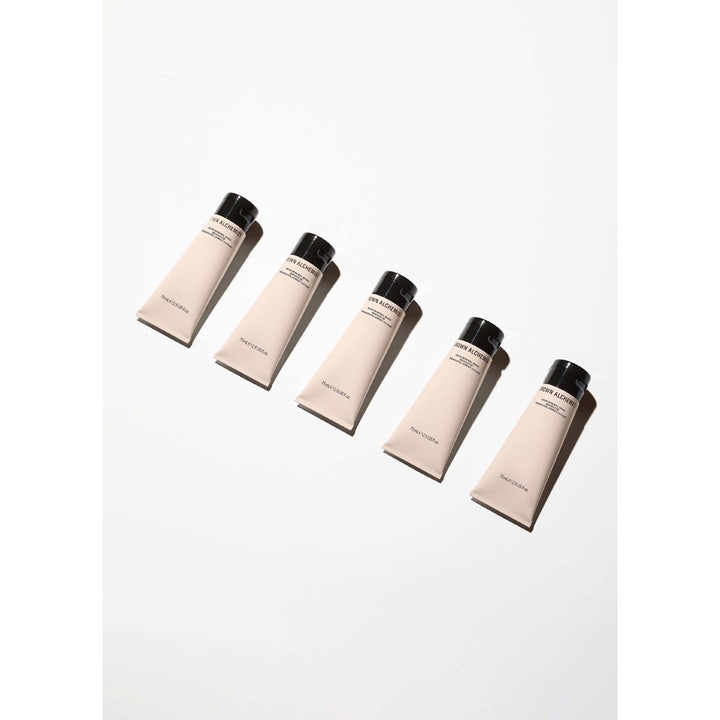 Grown Alchemist Skin Renewal Mask 75 ml fornyende ansigtsmaske vist som fem beige tuber med sorte låg