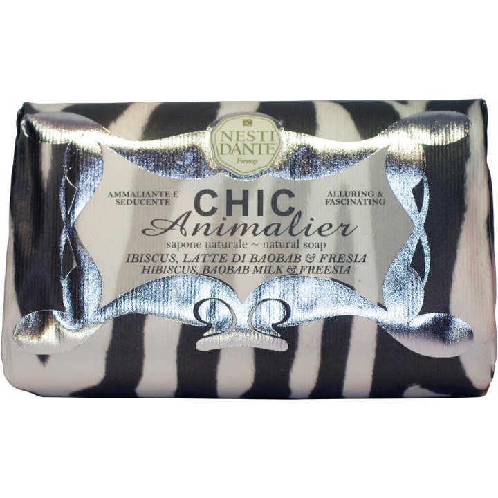 Nesti Dante Chic Animalier 250g fast sæbe med hibiscus i zebra-mønstret emballage med elegante sølvdetaljer.