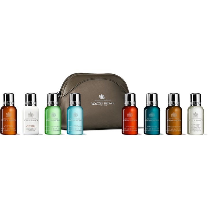 Molton Brown Travel Collection 8 x 30 ml luksuriøs kropspleje med otte farverige flasker og en brun toilettaske