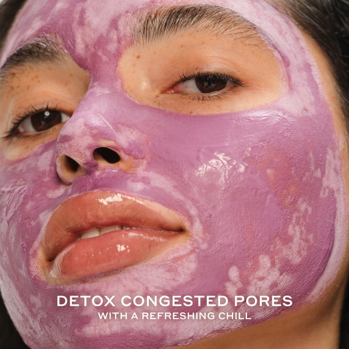 Ole Henriksen Balance Violet Ice Cold Plunge Pore Mask 1 stk ansigtsmaske mod porer vist som lilla creme på huden