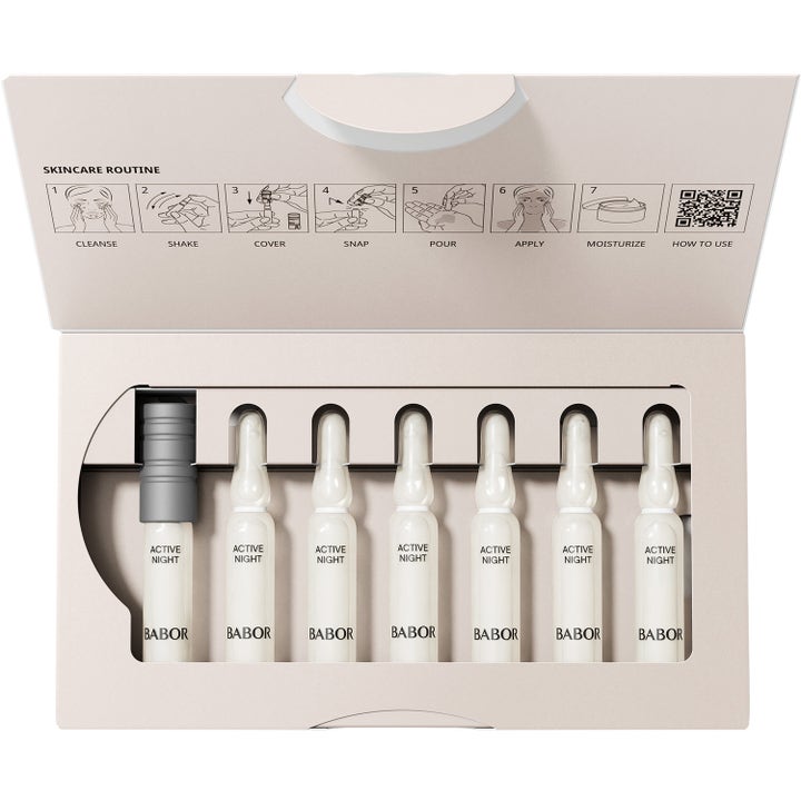 Babor Active Night Ampoule Serum Concentrate 14 ml regenererer huden i hvide ampuller med illustreret guide.