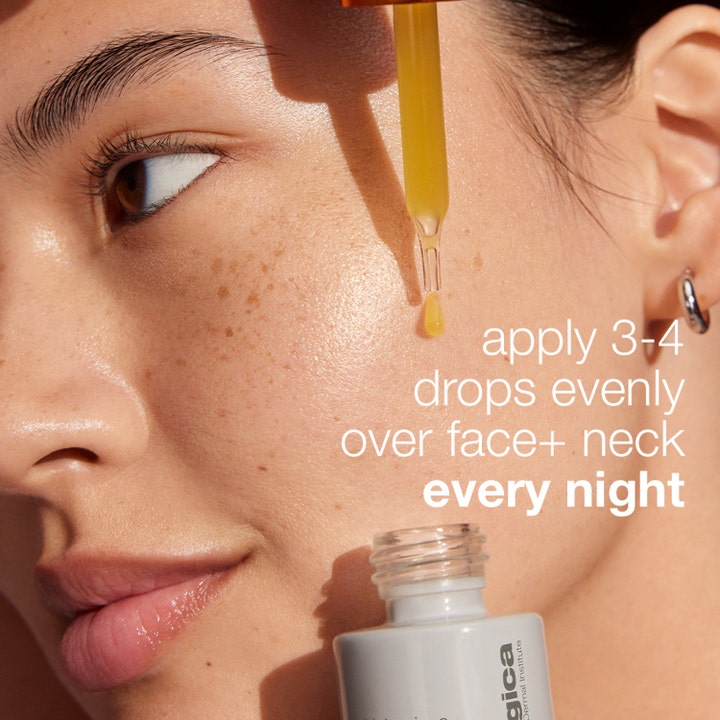 Dermalogica Biolumin-C Night Restore 25 ml serum med C-vitamin påføres som gule dråber fra en pipette hver nat