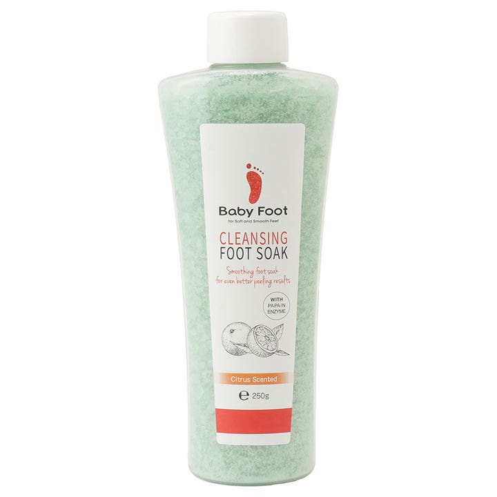 Baby Foot Cleansing Foot Soak 250g rensende fodbad med papain-enzym og lysegrønt salt i gennemsigtig flaske