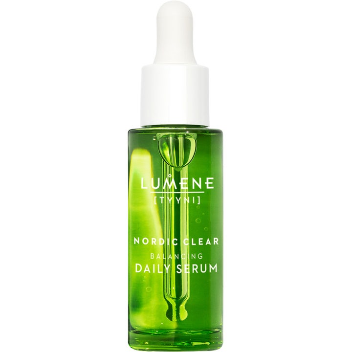 Lumene Nordic Clear Balancing Daily Serum 30 ml balancerende ansigtsserum i grøn glasflaske med hvid pipette