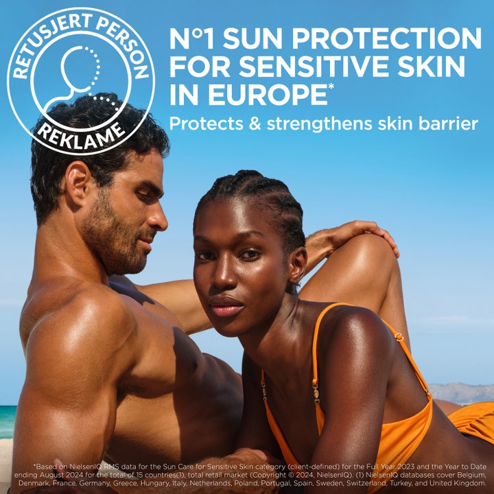 Garnier Sensitive Advanced 175 ml SPF 50 solcreme til ansigtet styrker hudbarrieren vist med mand og kvinde på en strand.