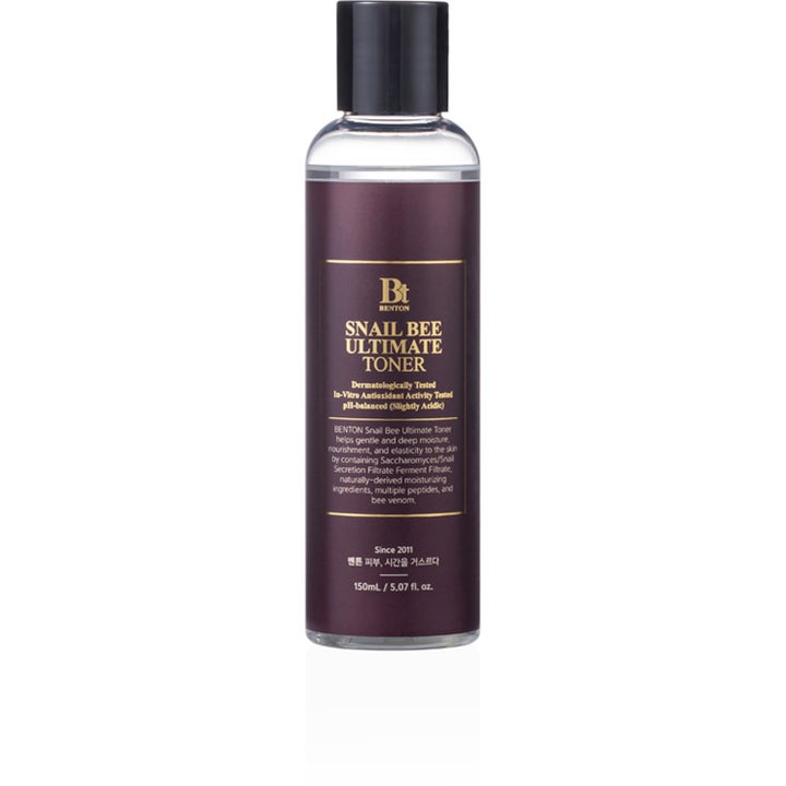 Benton Snail Bee Ultimate Toner 150 ml fugtgivende ansigtsvand i klar flaske med mørkelilla etiket og guldtekst.