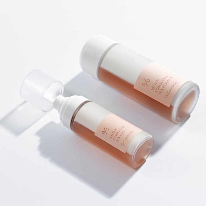 Dr. Ceuracle Vegan Kombucha Tea Mist 80 ml fugtgivende ansigtståge i frostet flaske med hvidt låg