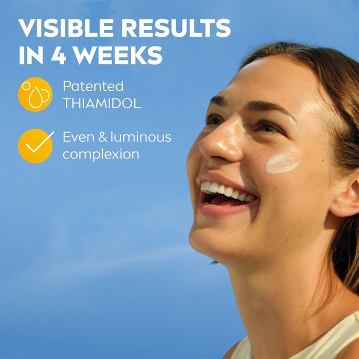 NIVEA UV Face Luminous630 40 ml solcreme til ansigtet viser smilende kvinde og tekst om færre pigmentpletter for 83 %