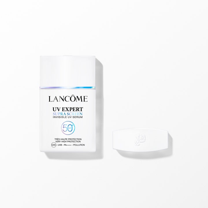 Lancôme UV Expert Supra Screen SPF 50+ solserum giver usynlig beskyttelse i hvid flaske med iriserende bånd og løst låg.