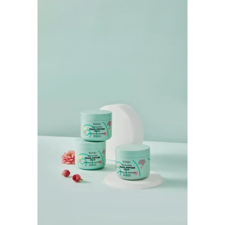 SOQU Snail Peptide Cream 50 ml revitaliserende dagcreme i mintgrønne krukker med hyaluronsyre og niacinamid.