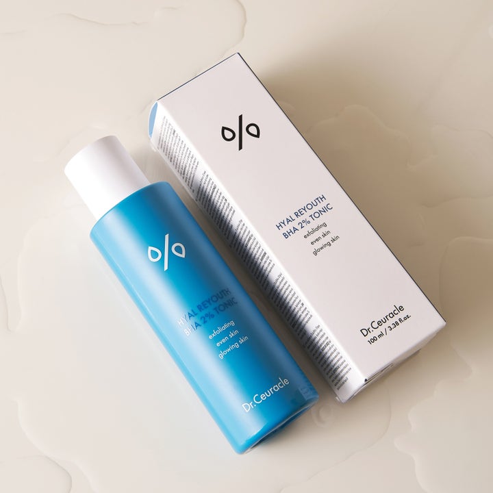 Dr. Ceuracle Hyal Reyouth BHA 2% Tonic 100 ml eksfolierende toner i blå flaske og hvid æske med vandstænk