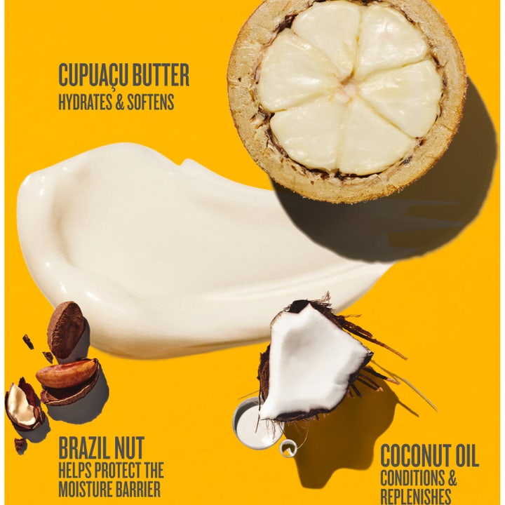 Sol de Janeiro Brazilian Touch Hand Cream 50 ml fugtgivende håndcreme i gul tube der klemmes af en hånd.