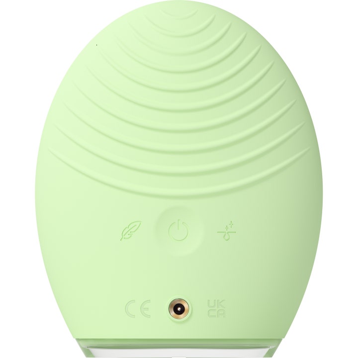 FOREO LUNA 4 Combination Skin 1 stk rensebørste giver en opstrammende ansigtsrens i lysegrøn silikone med riller