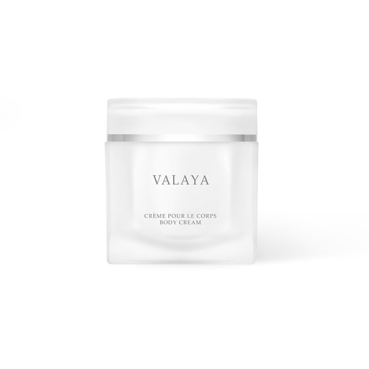 Parfums de Marly Valaya Body Cream blødgørende kropscreme i en elegant krukke af frostet glas med sølvdetaljer