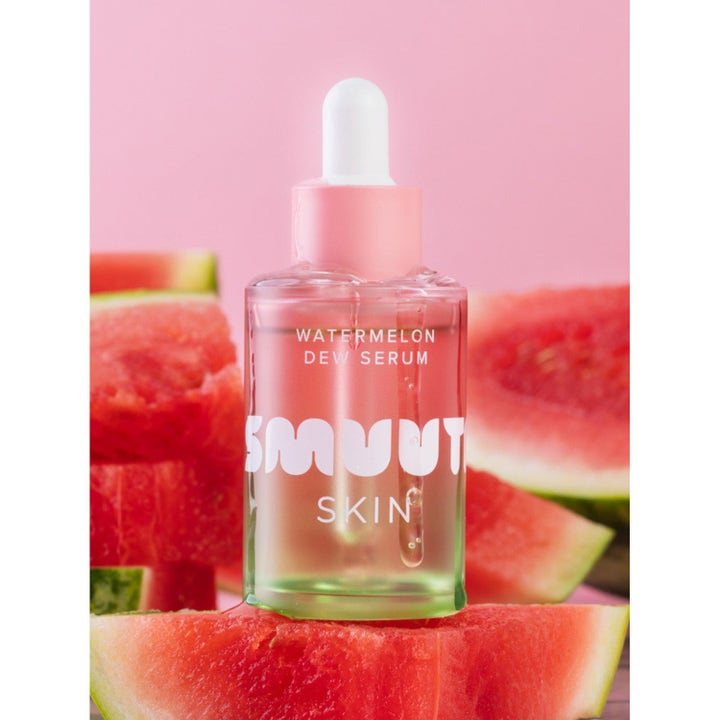 Smuuti Skin Watermelon Dew Serum fugtgivende ansigtsserum i gennemsigtig pipetteflaske med friske vandmelonskiver