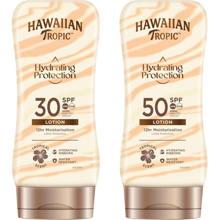 Hawaiian Tropic Hydrating Protection SPF 30 og 50 fugtgivende solcreme i flasker med orange striber og bronzefarvede låg.