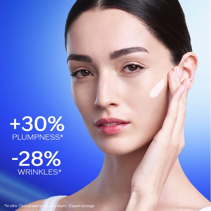 Shiseido BioPerformance Skin HiForce Cream 50 ml dagcreme giver +30% fylde og -28% rynker vist på kvinde der påfører creme.