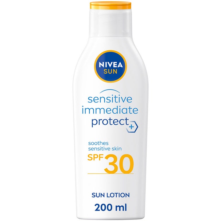 Nivea Sun Sensitive Immediate Protect SPF 30 200 ml solcreme i hvid plastflaske der beroliger sensitiv hud