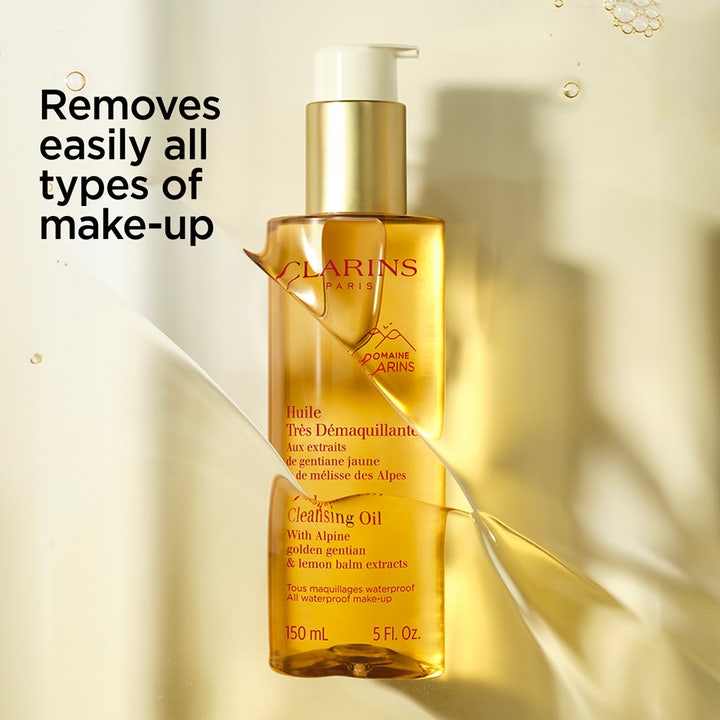Clarins Total Cleansing Oil 150 ml ansigtsrens fjerner nemt makeup i gennemsigtig flaske med gylden olie.
