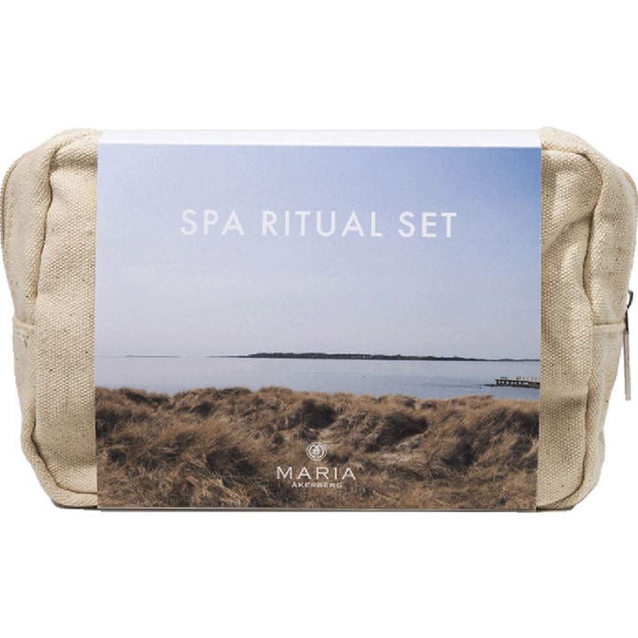 Maria Åkerberg Spa Ritual Set til afslappende kropspleje i en beige toilettaske af canvas med kystmotiv