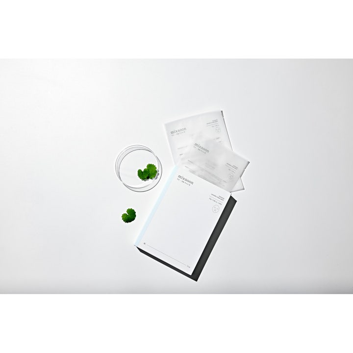 Mixsoon Centella Mask Pack 5 stk beroligende sheet masks med grønne blade i en minimalistisk hvid æske.