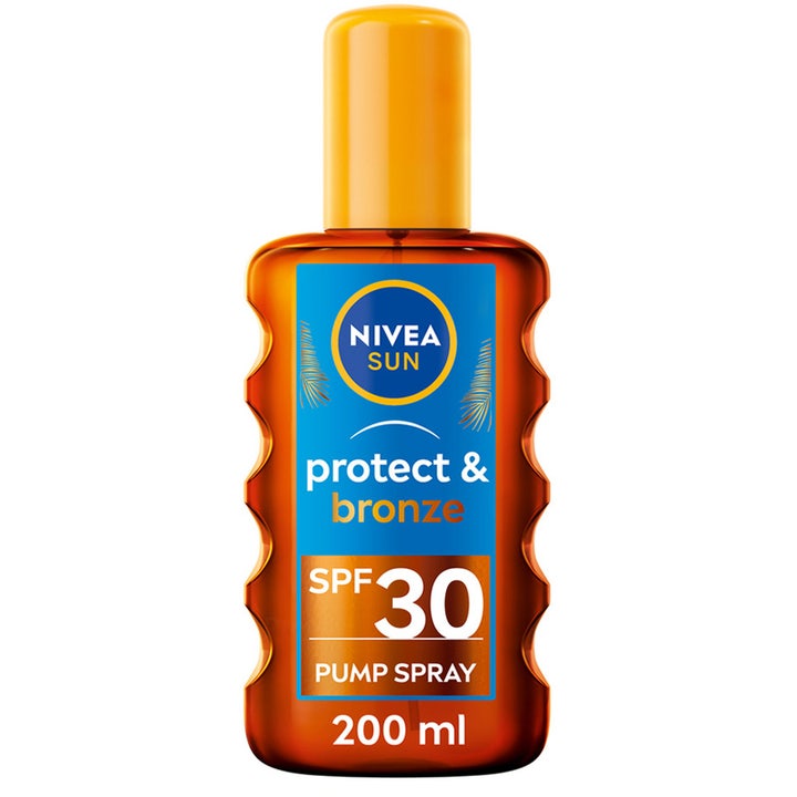 Nivea Sun Protect & Bronze 200 ml solspray SPF 30 giver naturlig kulør i en gennemsigtig brun plastflaske med gult låg