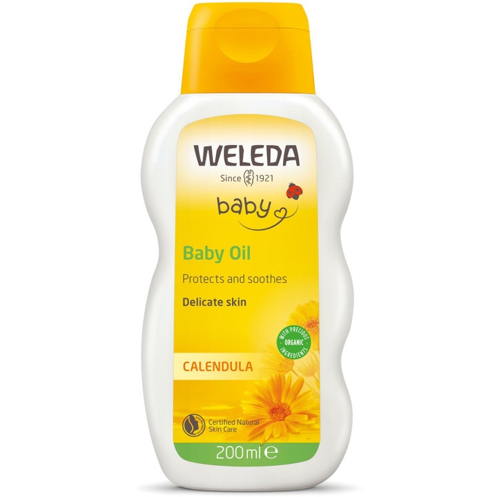 Weleda Baby Calendula Babyolie 200 ml beroliger sart hud i en hvid flaske med gult låg og morgenfrueblomster.