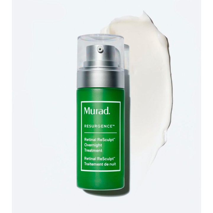 Murad Retinal ReSculpt Treatment 30 ml opstrammende serum i grøn pumpeflaske ved siden af cremet hvid tekstur