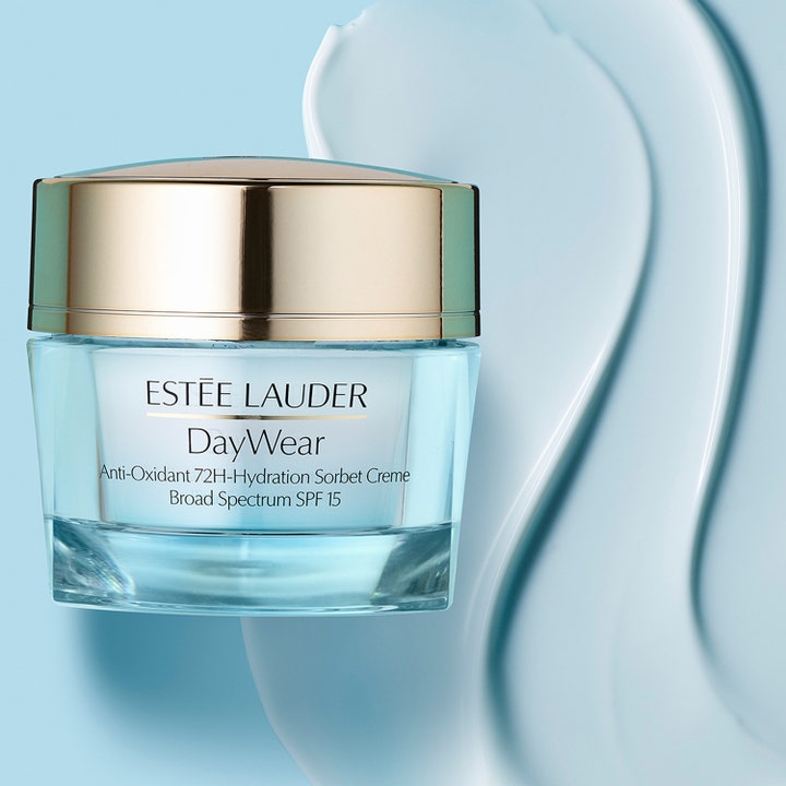 Estée Lauder DayWear Anti-Oxidant Sorbet Cream SPF15 50 ml fugtgivende dagcreme i lyseblå krukke med cremet tekstur.