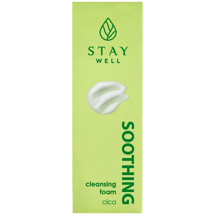 Stay Well Soothing Cleansing Foam Cica &amp; Heartleaf 150 ml beroligende ansigtsrengøring i lysegrøn æske med hvid tekstur