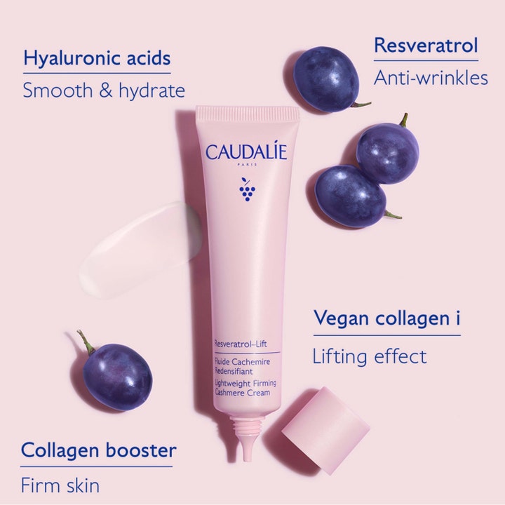 Caudalie Resveratrol-Lift 40 ml opstrammende dagcreme i lyserød tube med vindruer og hvid creme tekstur